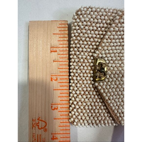 Vintage Lumured Petite Beaded White Cosmetic/Change Purse with Box Closure - Picture 6 of 6